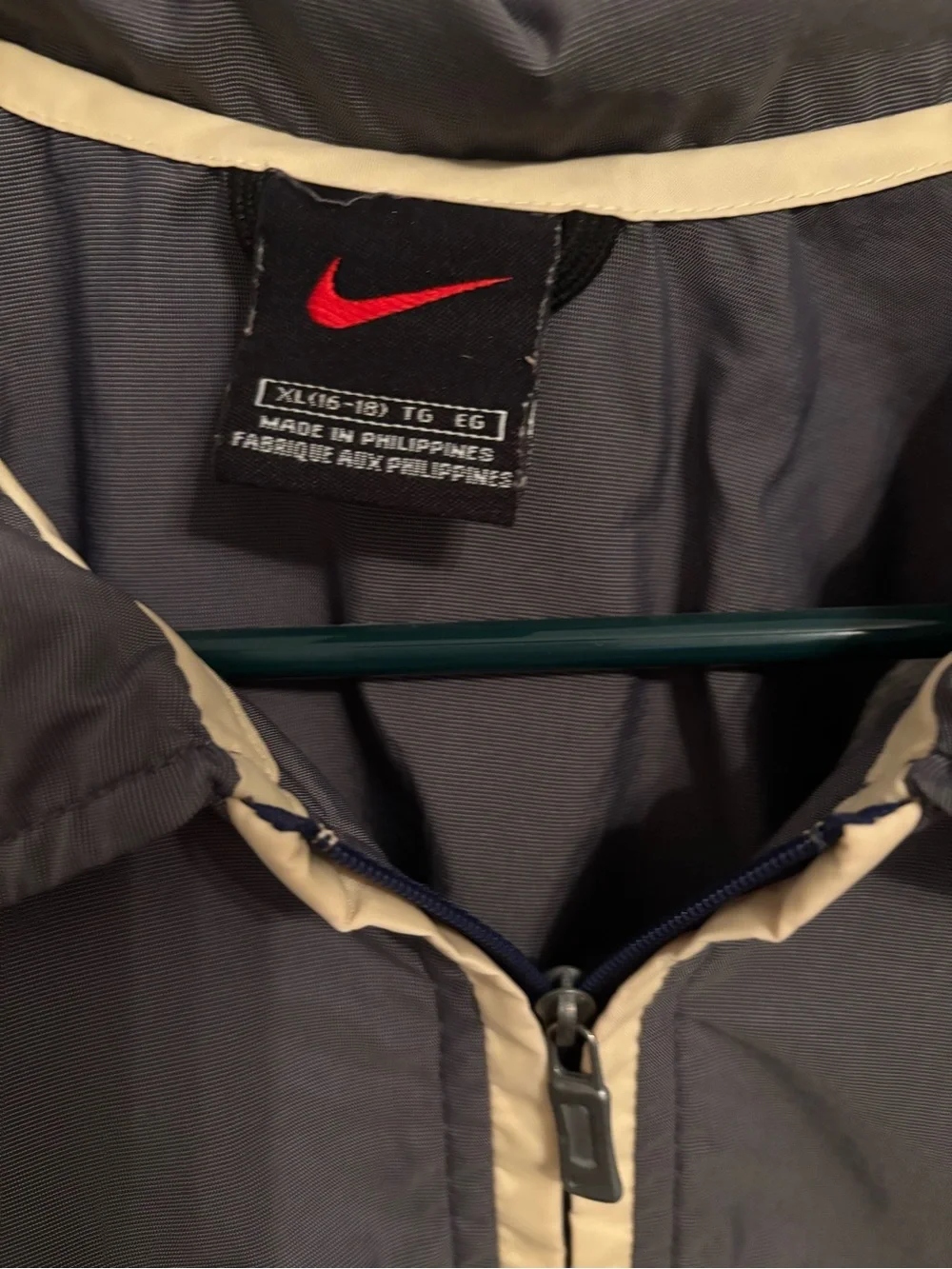 Vintage 90’s Nike Charcoal Windbreaker with Cream Accents Xl